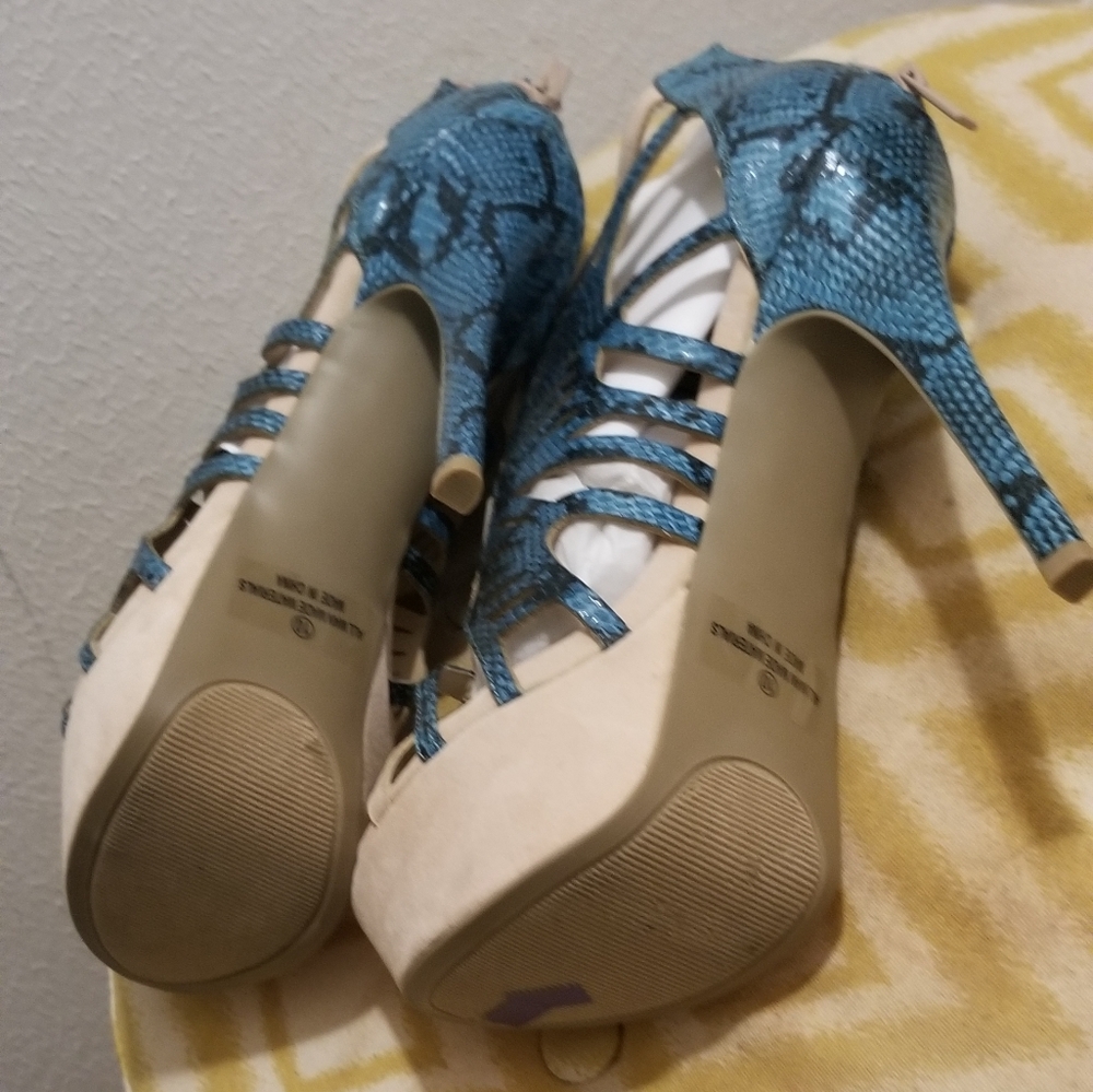 Heels - Picture 3 of 4